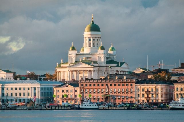 Finlândia: Avanços Tecnológicos e Sociais Marcam o Desenvolvimento do País Nórdico